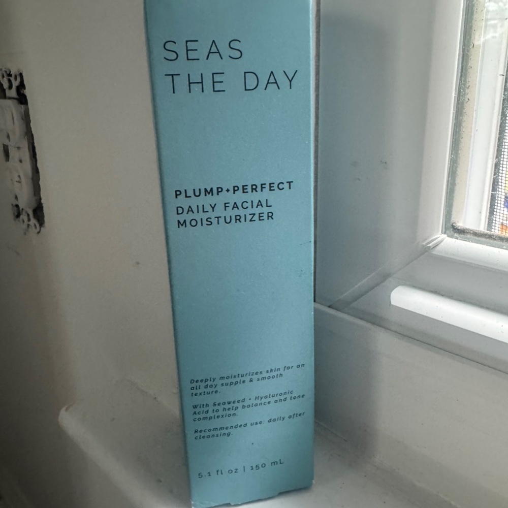 Seas The Day  sun + moon plump perfect moisturizer - Picture 2 of 6
